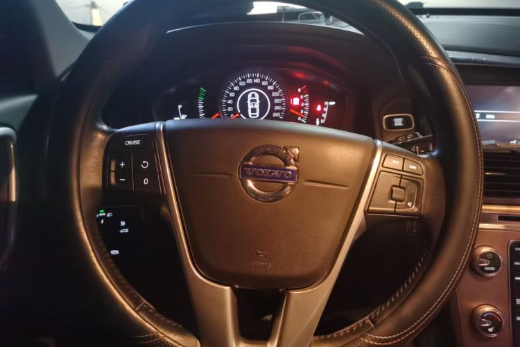 Used Volvo XC60 2015 T5 Smart Upgrade Model Steering Wheel