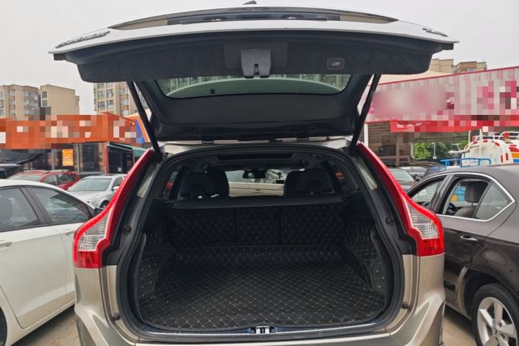 Used Volvo XC60 2015 T5 AWD Smart Drive Edition Trunk