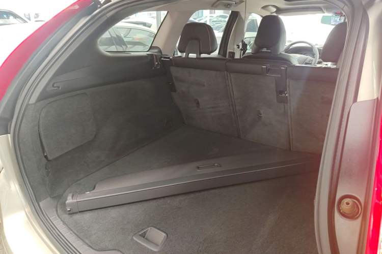 Used Volvo XC60 2015 T5 Smart Edition Trunk