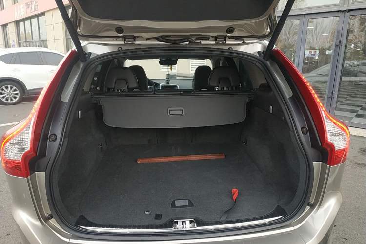 Used Volvo XC60 2015 T5 Zhiya Edition Trunk