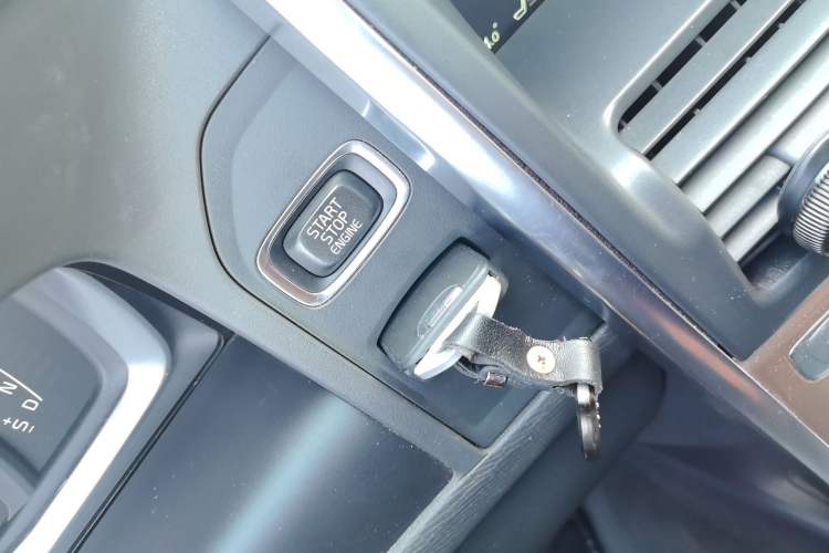 Used Volvo XC60 2015 T5 Smart Upgrade Model Vehicle Key