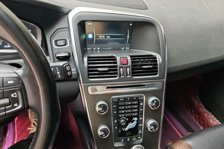 Used Volvo XC60 2015 T5 AWD Zhiyuan Edition Audio And AC Panel