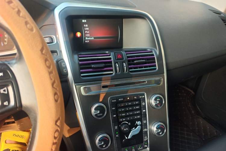 Used Volvo XC60 2015 T5 AWD Zhiyuan Edition Audio And AC Panel