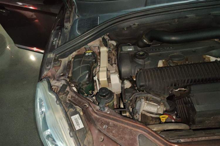 Used Volvo XC60 2015 T5 AWD Zhiyuan Edition Engine Bay Right