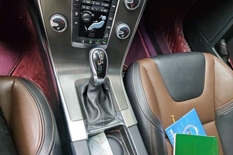 Used Volvo XC60 2015 T5 AWD Zhiyuan Edition Gear Lever