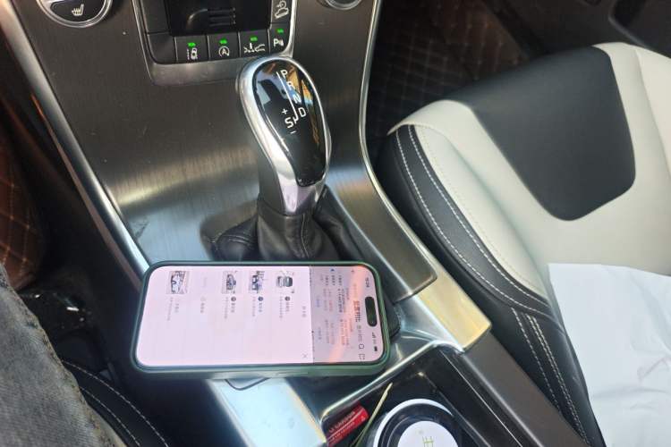 Used Volvo XC60 2015 T5 AWD Zhiyuan Edition Gear Lever