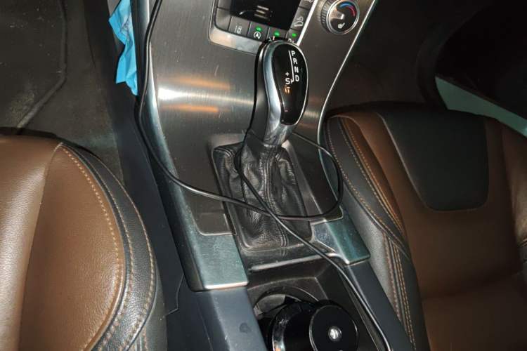 Used Volvo XC60 2015 T5 AWD Zhiyuan Edition Gear Lever