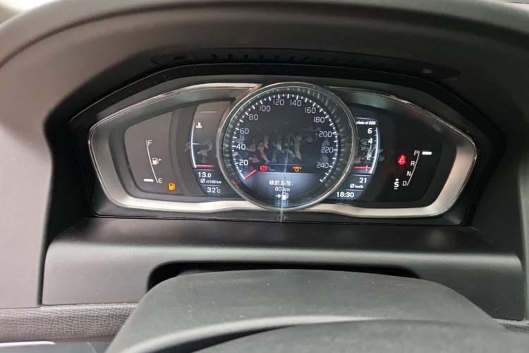 Used Volvo XC60 2015 T5 AWD Zhiyuan Edition Odometer Close Up