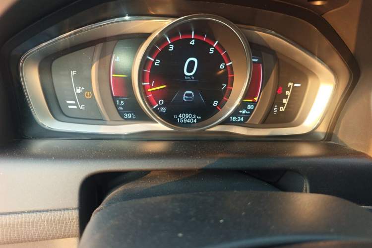 Used Volvo XC60 2015 T5 AWD Zhiyuan Edition Odometer Close Up