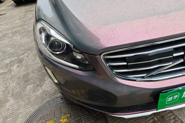 Used Volvo XC60 2015 T5 AWD Zhiyuan Edition Right Front Headlight