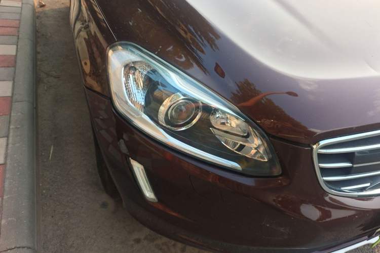 Used Volvo XC60 2015 T5 AWD Zhiyuan Edition Right Front Headlight