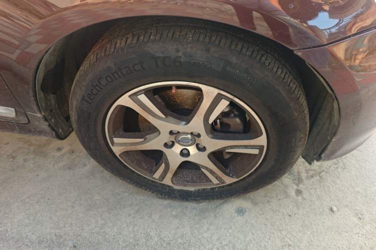 Used Volvo XC60 2015 T5 AWD Zhiyuan Edition Right Front Wheel Hub