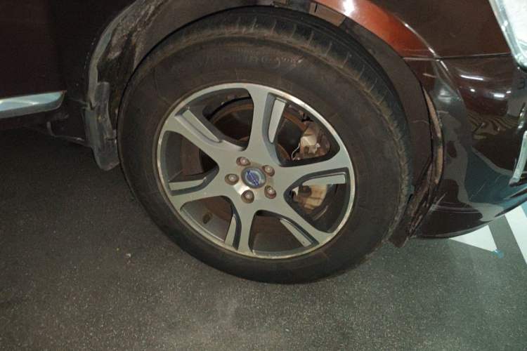 Used Volvo XC60 2015 T5 AWD Zhiyuan Edition Right Front Wheel Hub