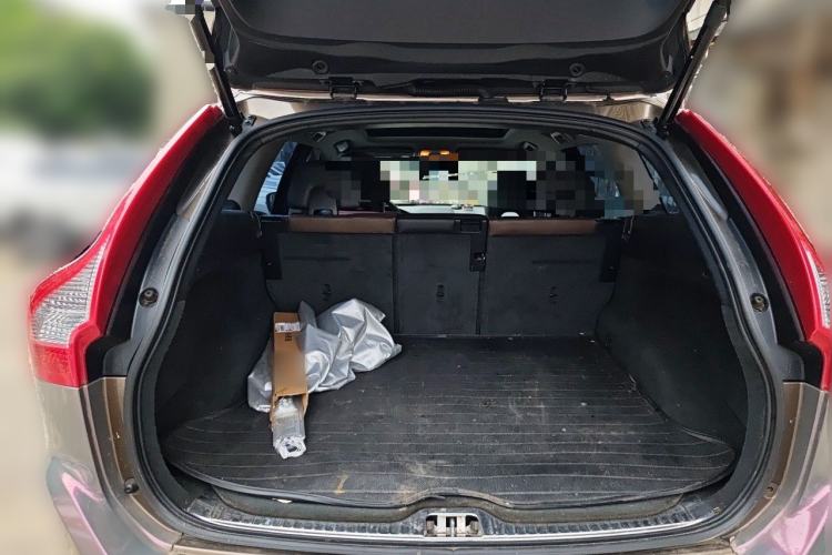 Used Volvo XC60 2015 T5 AWD Zhiyuan Edition Trunk
