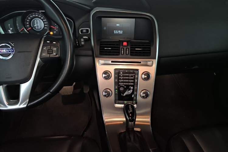 Used Volvo XC60 2015 T5 Smart Upgrade Model Audio And AC Panel