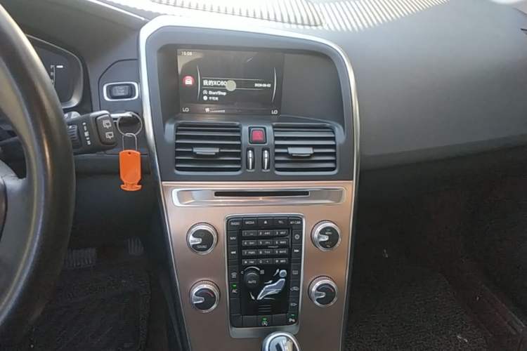 Used Volvo XC60 2015 T5 Smart Edition Audio And AC Panel