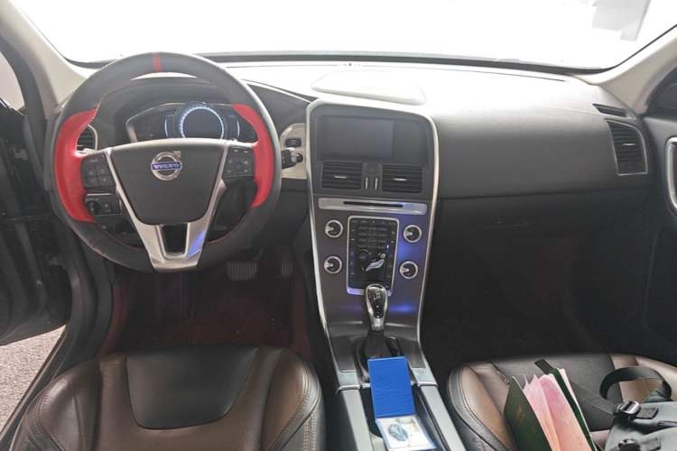 Used Volvo XC60 2015 T5 Smart Upgrade Model Center Console