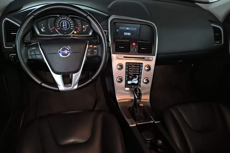Used Volvo XC60 2015 T5 Smart Upgrade Model Center Console