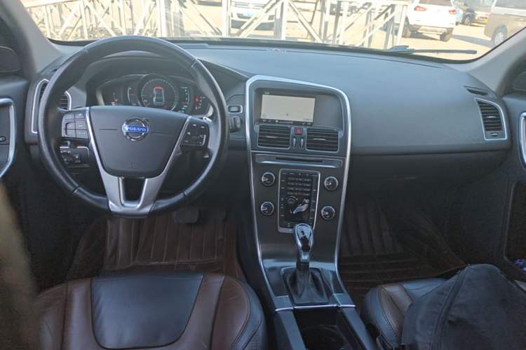 Used Volvo XC60 2015 T5 Zhiya Edition Center Console