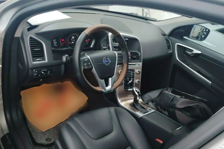 Used Volvo XC60 2015 T5 Smart Upgrade Model Center Console