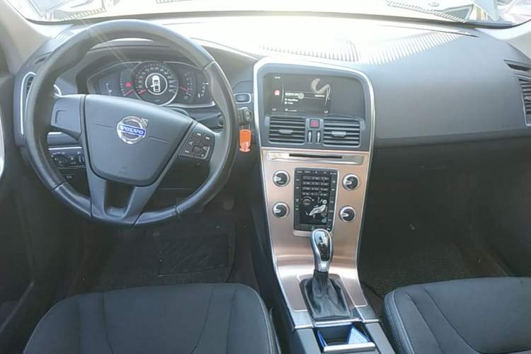 Used Volvo XC60 2015 T5 Smart Edition Center Console