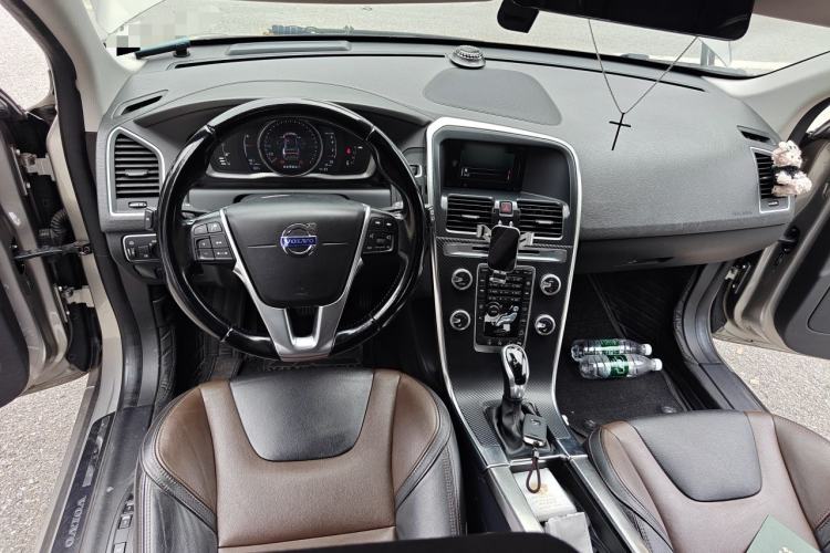 Used Volvo XC60 2015 T5 AWD Zhiyuan Edition Center Console