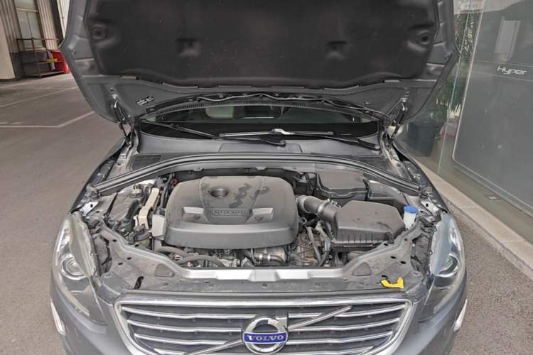 Used Volvo XC60 2015 T5 Smart Upgrade Model Engine Bay