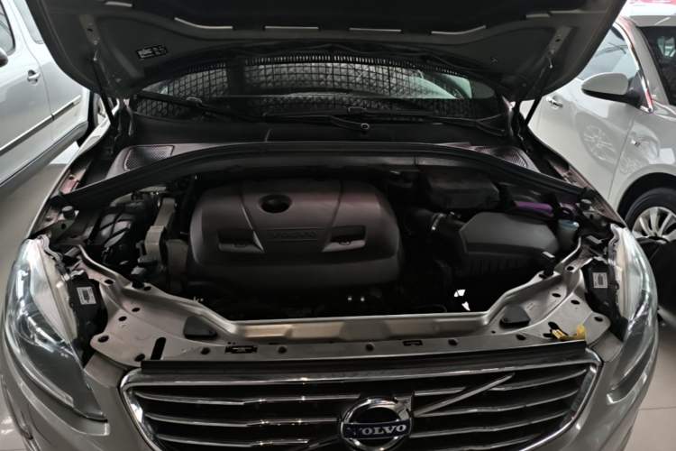 Used Volvo XC60 2015 T5 Smart Upgrade Model Engine Bay