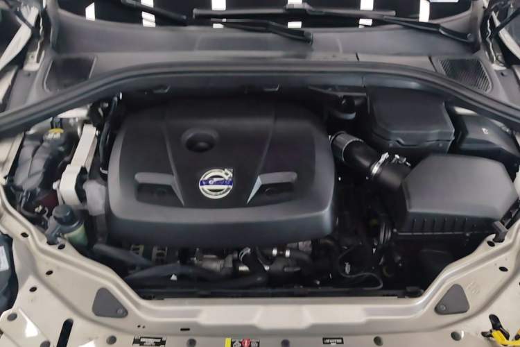 Used Volvo XC60 2015 T5 Smart Upgrade Model Engine Bay