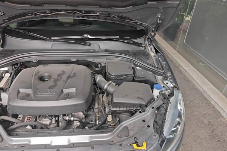 Used Volvo XC60 2015 T5 Smart Upgrade Model Engine Bay Left
