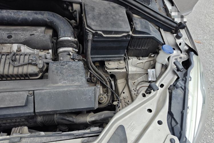 Used Volvo XC60 2015 T5 AWD Zhiyuan Edition Engine Bay Left
