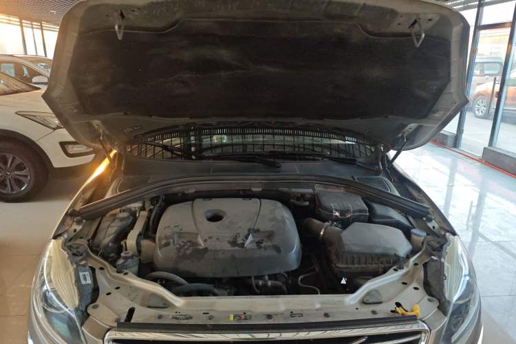 Used Volvo XC60 2015 T5 Smart Upgrade Model Engine Bay