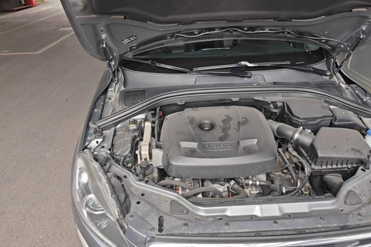 Used Volvo XC60 2015 T5 Smart Upgrade Model Engine Bay Right
