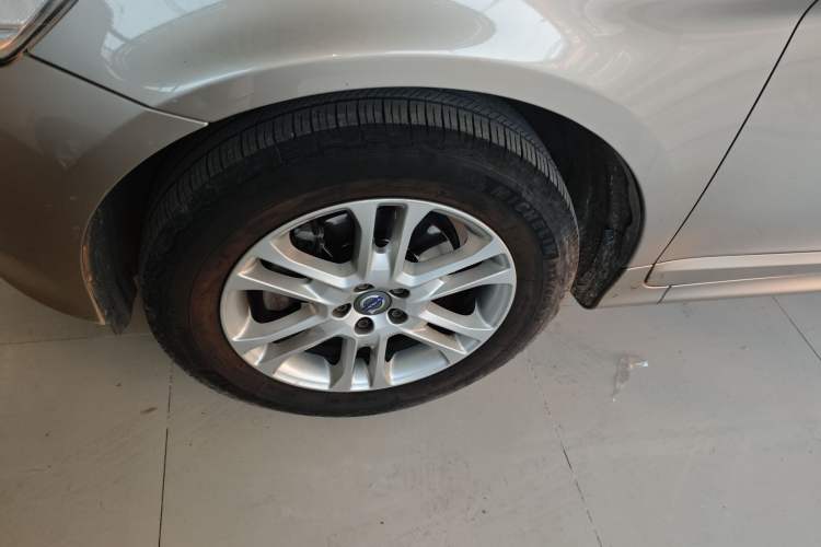 Used Volvo XC60 2015 T5 Smart Upgrade Model Exterior 7