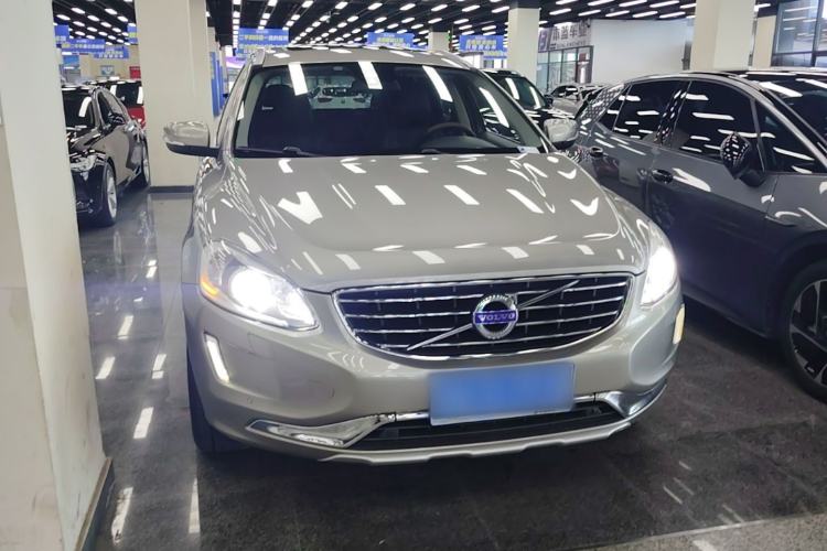 Used Volvo XC60 2015 T5 Smart Upgrade Model Front Right 45 Deg