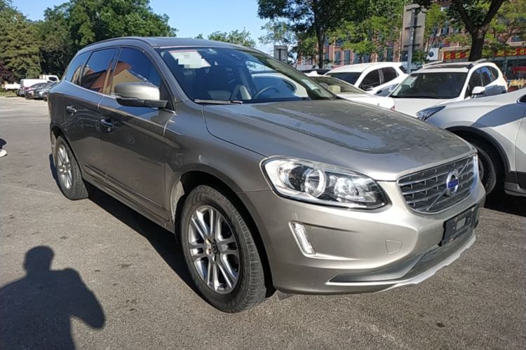 Used Volvo XC60 2015 T5 Smart Edition Front Right 45 Deg