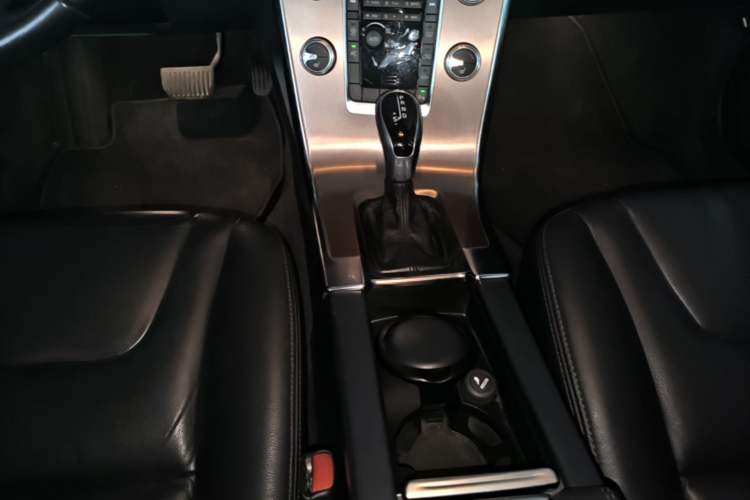 Used Volvo XC60 2015 T5 Smart Upgrade Model Gear Lever