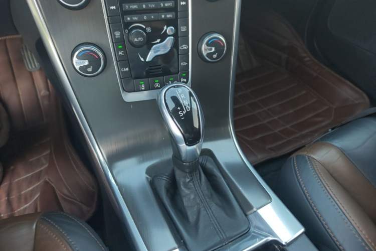 Used Volvo XC60 2015 T5 Zhiya Edition Gear Lever