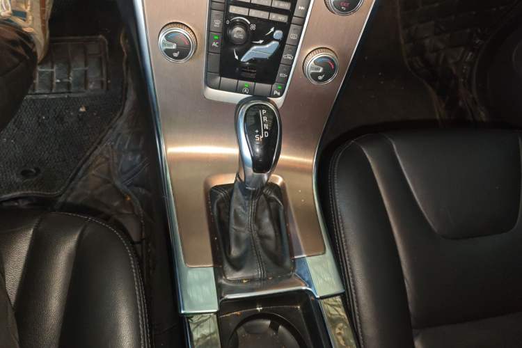 Used Volvo XC60 2015 T5 Smart Upgrade Model Gear Lever