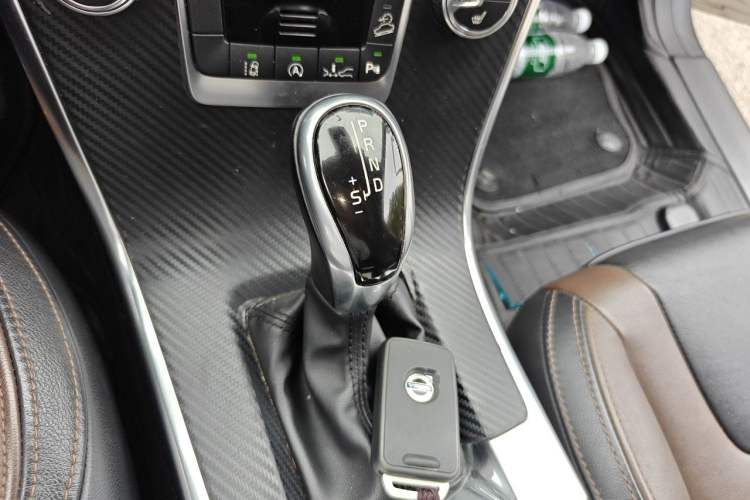 Used Volvo XC60 2015 T5 AWD Zhiyuan Edition Gear Lever