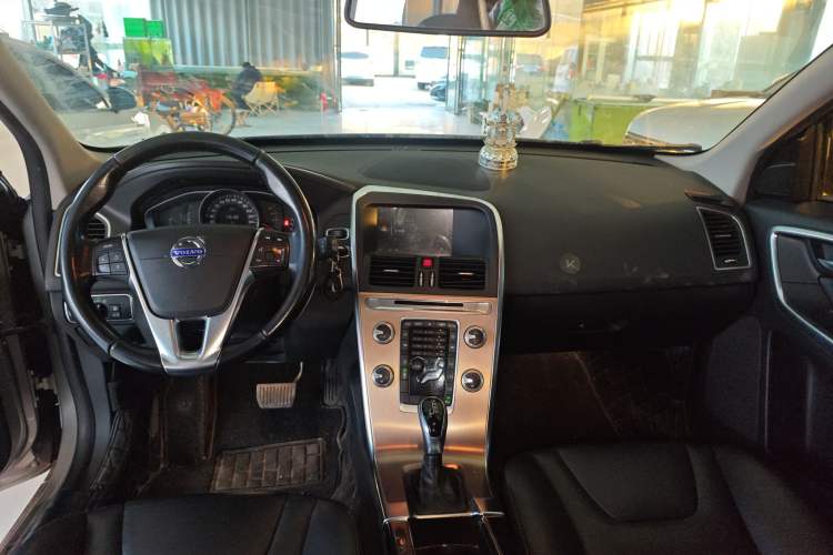 Used Volvo XC60 2015 T5 Smart Upgrade Model Interior 2