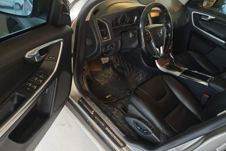 Used Volvo XC60 2015 T5 Smart Upgrade Model Interior 3
