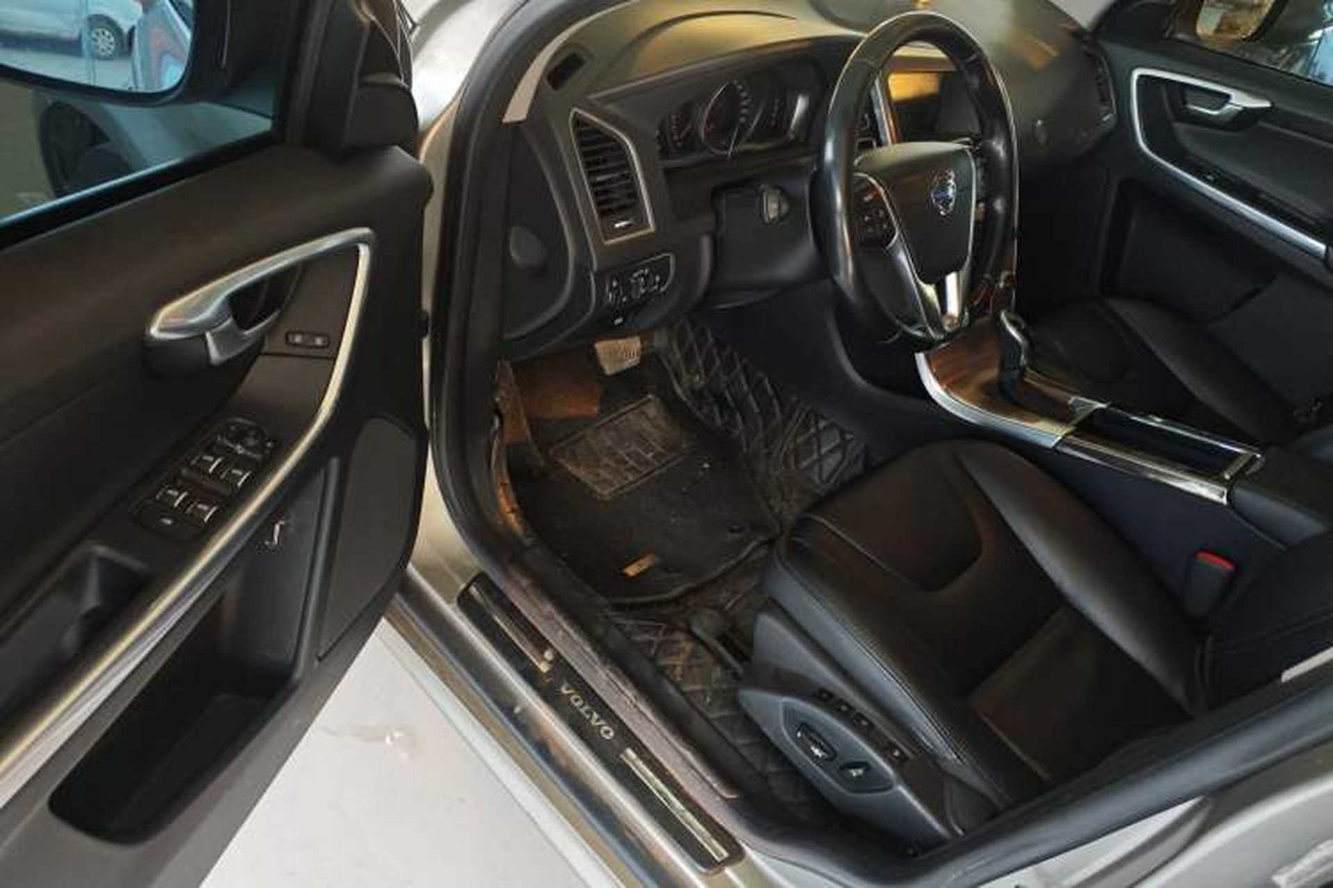 Used Volvo XC60 2015 T5 Smart Upgrade Model Interior 3