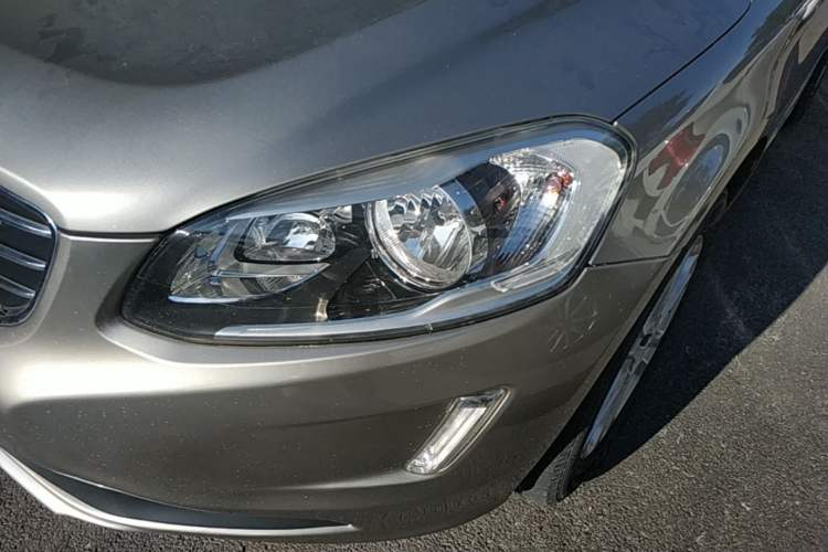 Used Volvo XC60 2015 T5 Smart Edition Left Front Headlight