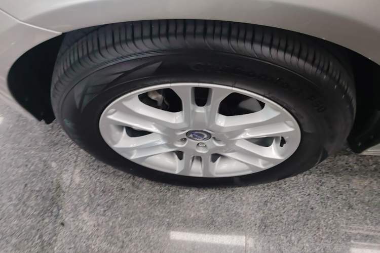 Used Volvo XC60 2015 T5 Smart Upgrade Model Left Front Wheel Hub