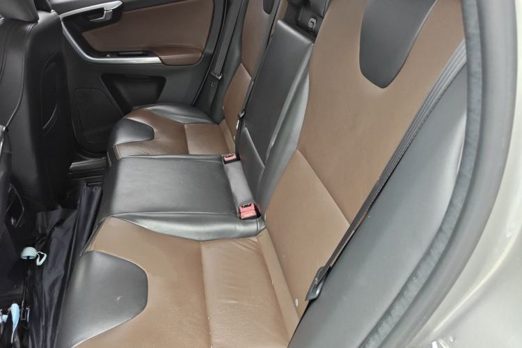 Used Volvo XC60 2015 T5 AWD Zhiyuan Edition Left Rear Seat