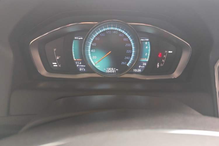 Used Volvo XC60 2015 T5 Smart Upgrade Model Odometer Close Up