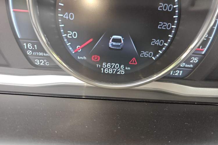 Used Volvo XC60 2015 T5 AWD Zhiyuan Edition Odometer Close Up