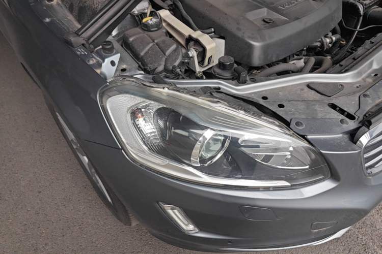 Used Volvo XC60 2015 T5 Smart Upgrade Model Right Front Headlight