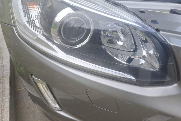Used Volvo XC60 2015 T5 Smart Upgrade Model Right Front Headlight